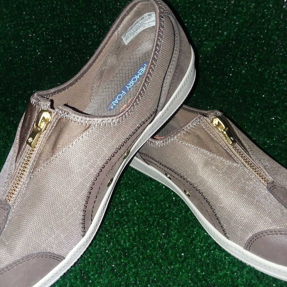 Skechers